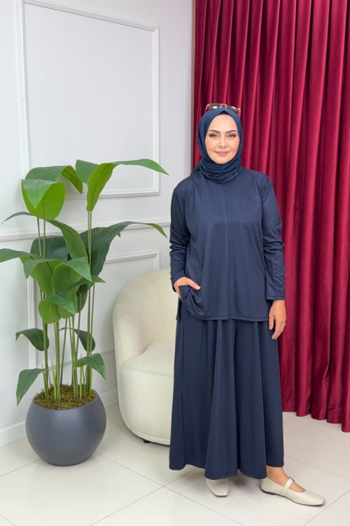 Meli̇na Takim  Laci̇vert